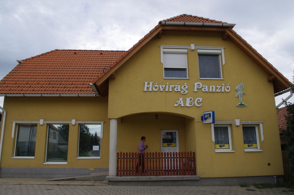 Hotel Hovirag Panzio Porva Zewnętrze zdjęcie